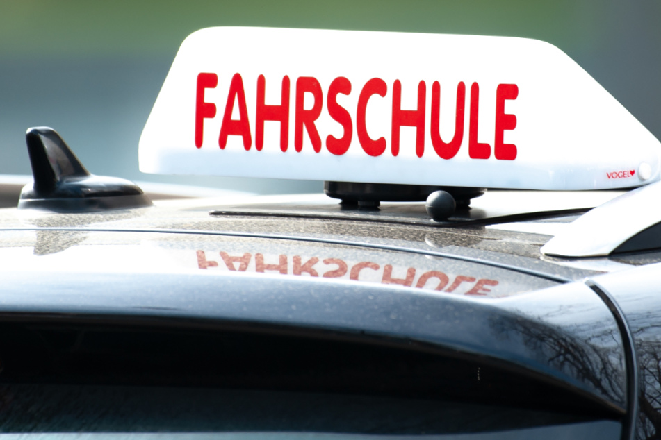 Die Fahrschulen haben es jetzt mit einer hohen Nachfrage zu tun. (Symbolbild)