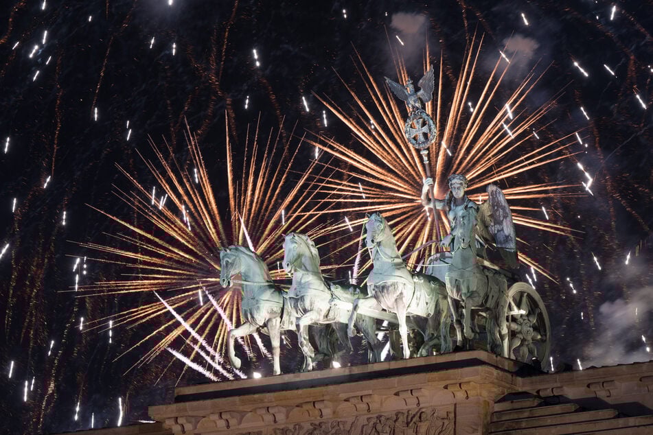 Dank privater Veranstalter kann auch in diesem Jahr eine Silvesterparty am Brandenburger Tor stattfinden. (Archivfoto)