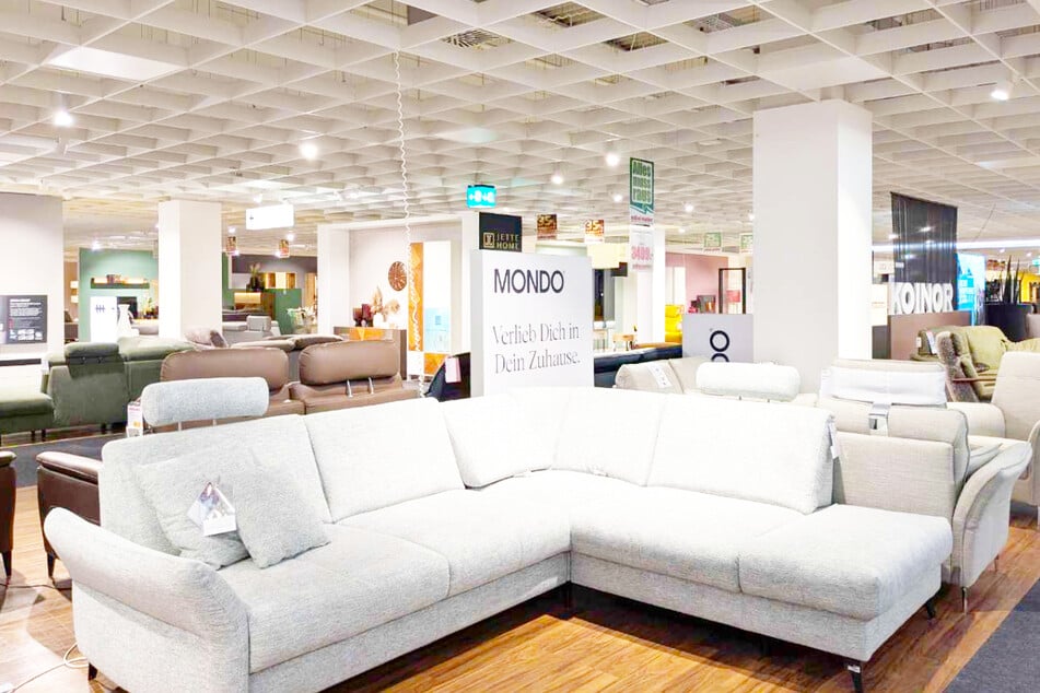 Auf ein Sofa wie dieses gibt's bei Möbel Mahler in Siebenlehn gerade bis zu 70 Prozent Rabatt.
