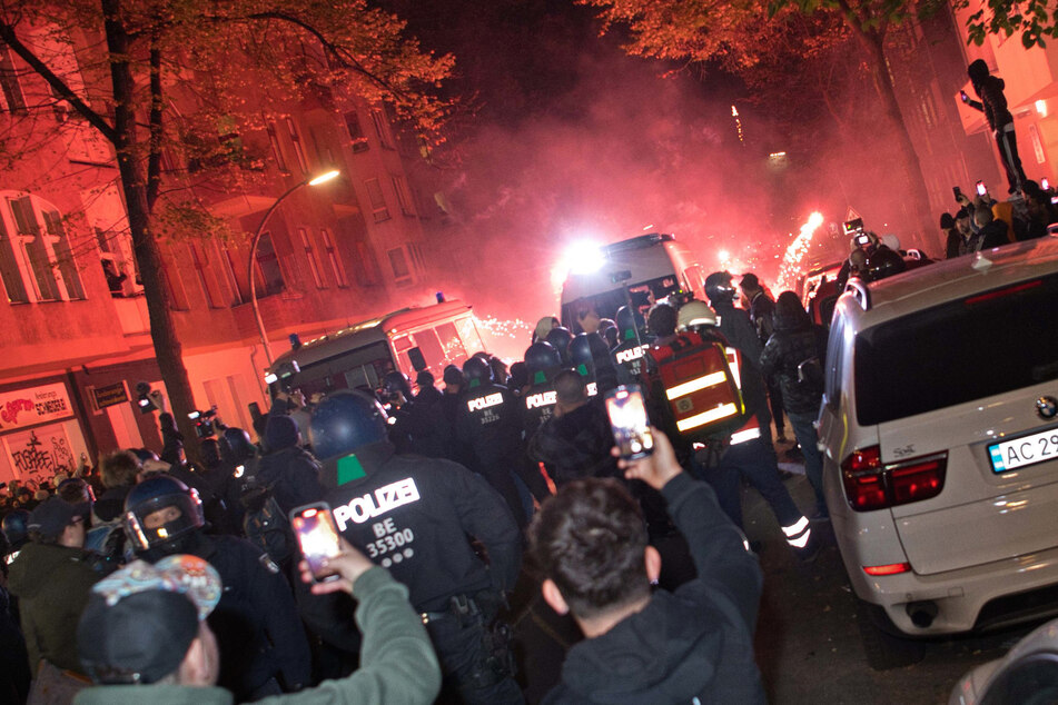 Die Demo sei mit rund 1400 Teilnehmern größer ausgefallen als erwartet.