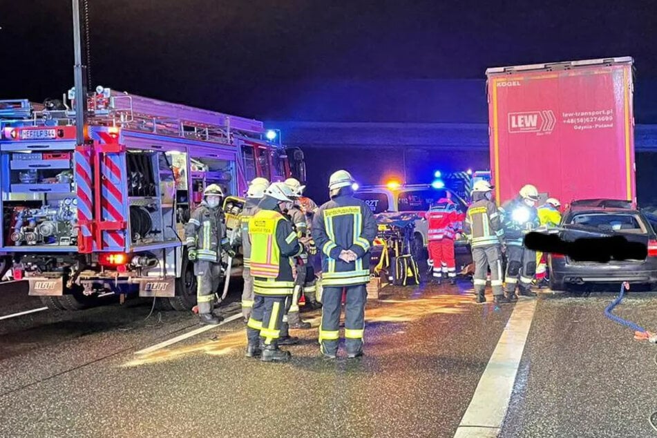Am Samstagmorgen kam es auf der A4 bei Friedewald (Hessen) zu einem schweren Verkehrsunfall.