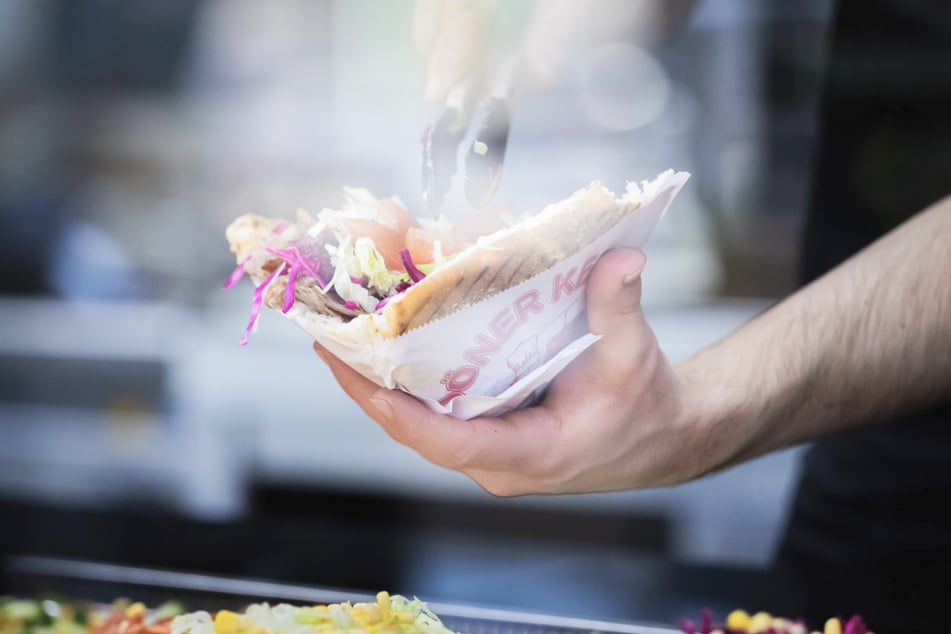 Zwar kein Fleisch drin dennoch soll seine Variante wie ein klassischer Berliner Döner schmecken. (Archivbild)