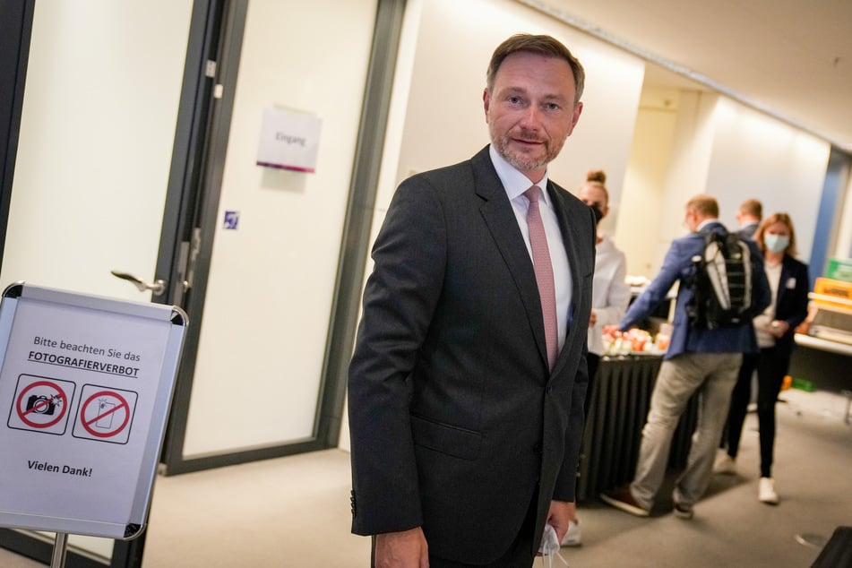 FDP-Chef Christian Lindner (42) wurde erneut auch zum Vorsitzenden der Bundestagsfraktion der Liberalen gewählt.