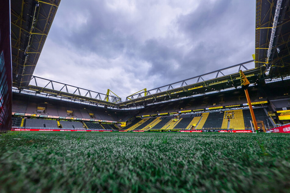 Der Signal-Iduna-Park in Dortmund ist mit 81.365 Zuschauern das größte Stadion in Deutschland. Heute wird er fast leer sein. Der BVB rechnet mit 3500 Fans, 2000 kommen davon aus Dresden.