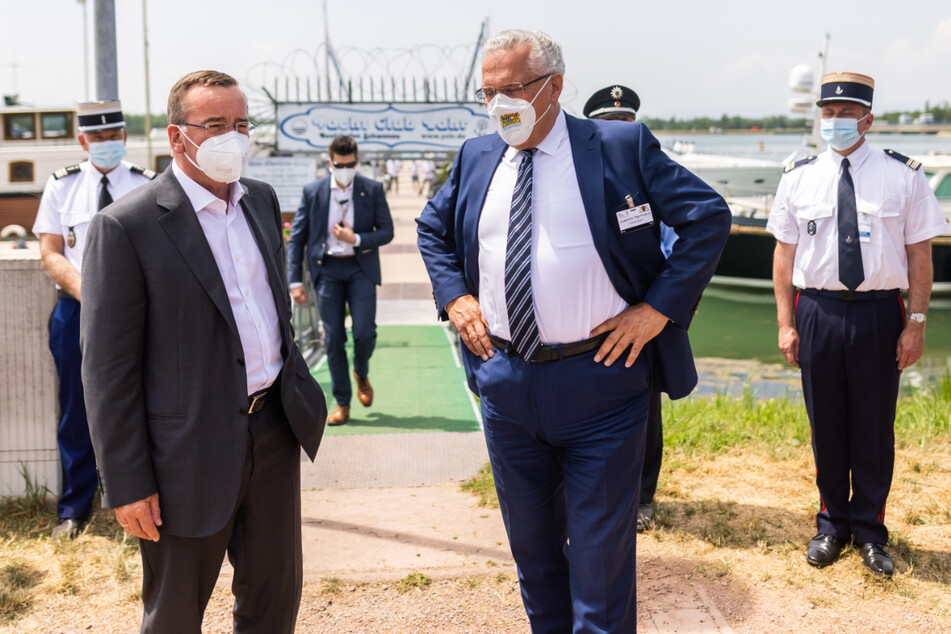 Innenminister unter sich: Niedersachsens Boris Pistorius (61, SPD, l.) und Bayerns Joachim Herrmann (64, CSU).