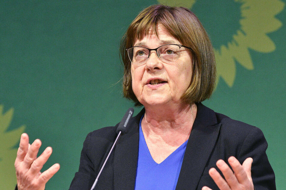 Nach Worten von Gesundheitsministerin Ursula Nonnemacher (64, Grüne) sollte das in Brandenburg derzeit knappe Kontingent an Biontech-Impfstoff vorrangig für den Schutz von Menschen unter 30 Jahren sowie für Schwangere eingesetzt werden.