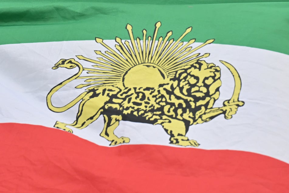 Diese Flagge wurde bis zur Revolution 1979 verwendet und gilt als Symbol des Protests gegen das aktuelle Regime. (Symbolbild)