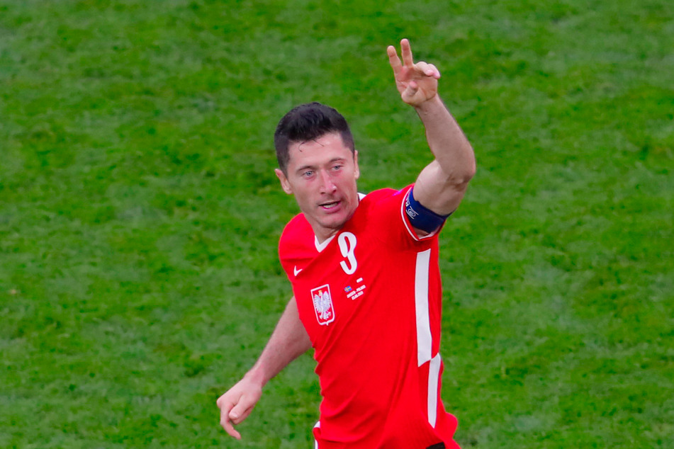Bayerns Superstar Robert Lewandowski schnürte ebenso wie Forsberg einen Doppelpack - konnte Polens Pleite aber nicht verhindern.