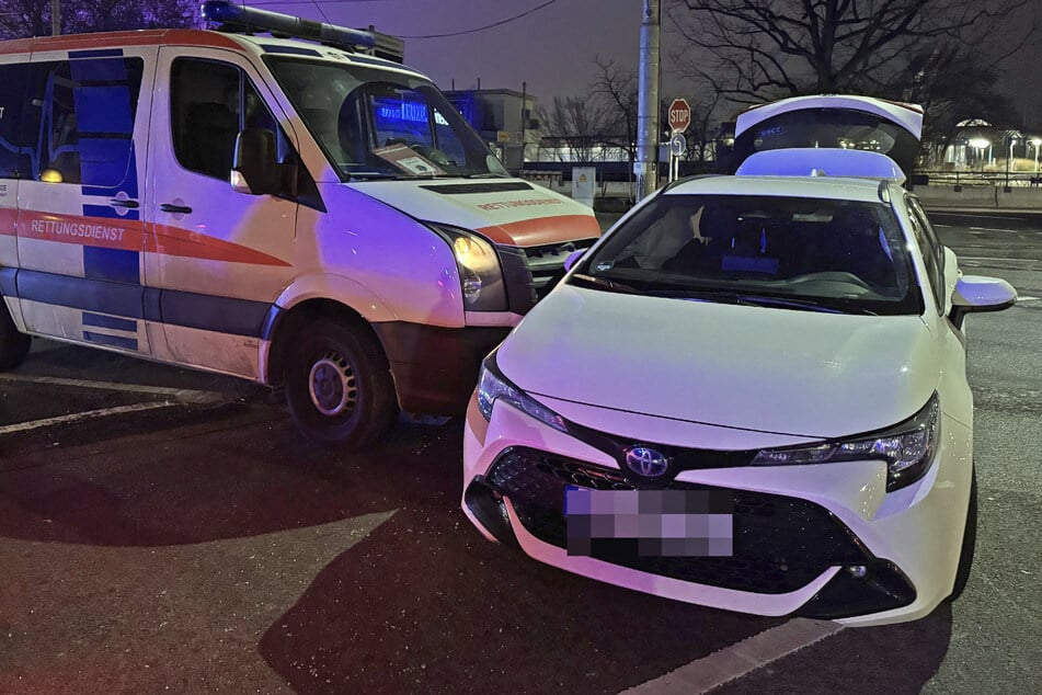 In Höhe Neckartalstraße sind die beiden Fahrzeuge miteinander kollidiert.