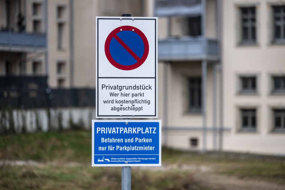 Privatparkplatz statt öffentlicher Fläche auf dem Kaßberg: Solche reservierten Stellplätze zeigen, wie knapp Parkraum ist.