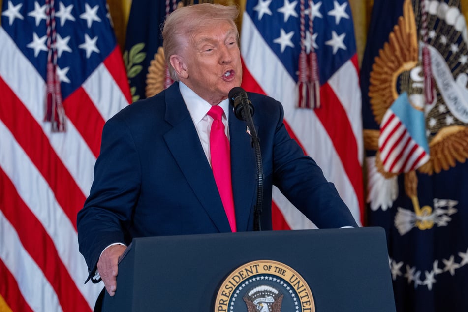 Jeffrey Epstein bezeichnete Donald Trump (79) als "fast verrückt".