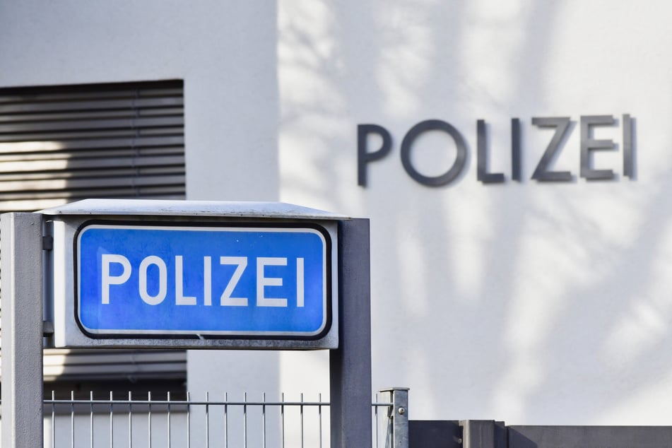 Die echte Polizei sucht nun nach den Betrügern. (Symbolfoto)