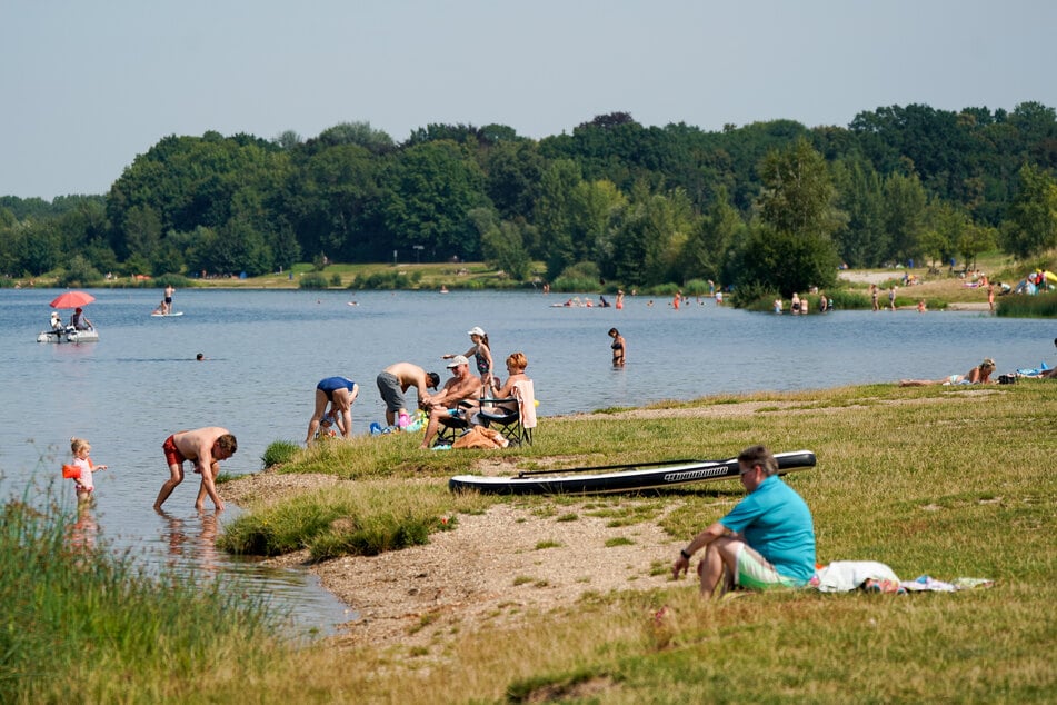 Der Cospudener See ist im Sommer ein beliebtes Badeziel. (Archivbild)