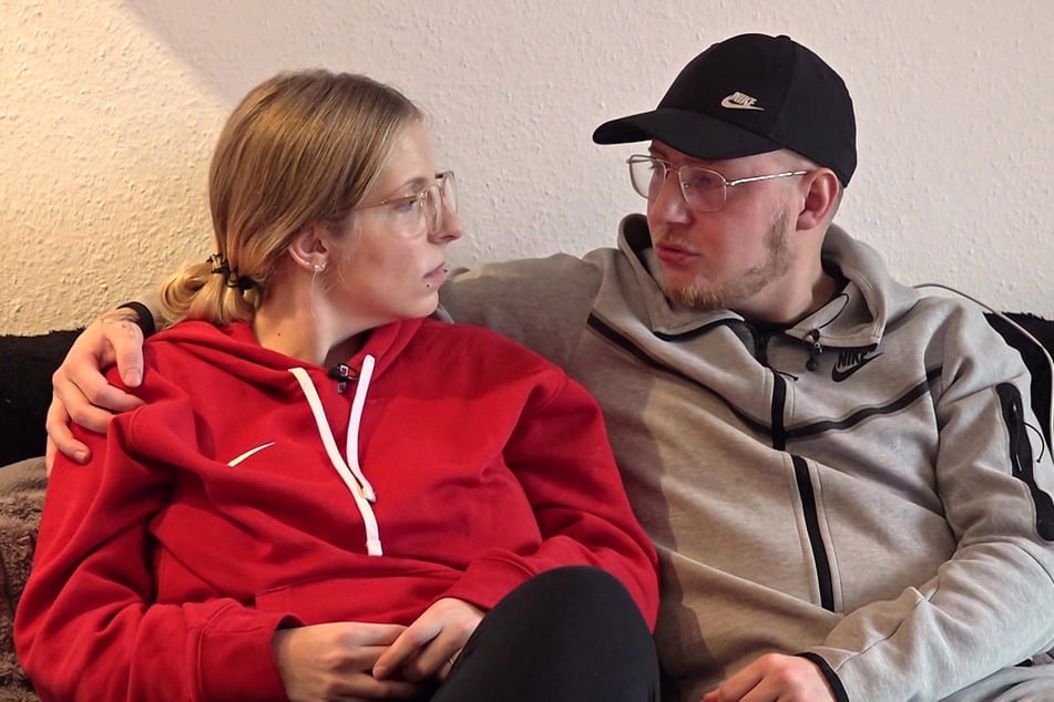Patricia (32) und Jonas (25) führen eine Fernbeziehung.