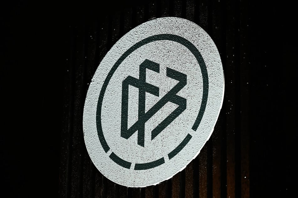 Bei der Razzia am Mittwochmorgen wurde auch die Zentrale des Deutschen Fußball Bundes (DFB) in Frankfurt am Main durchsucht. (Symbolbild)