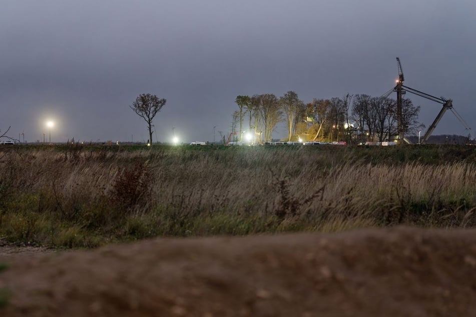 Das Sündenwäldchen am Tagebau Hambach wurde mehrere Monate lang von Aktivisten besetzt. Jetzt rückte die Polizei an.