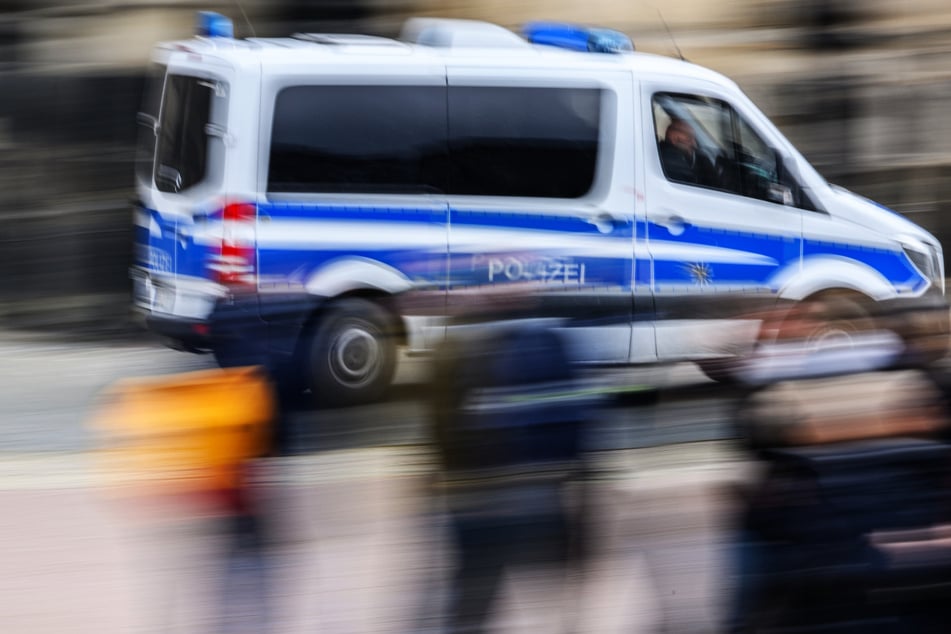Dresden: Gruppe schlägt und tritt Mann bewusstlos: 22-Jähriger festgenommen!