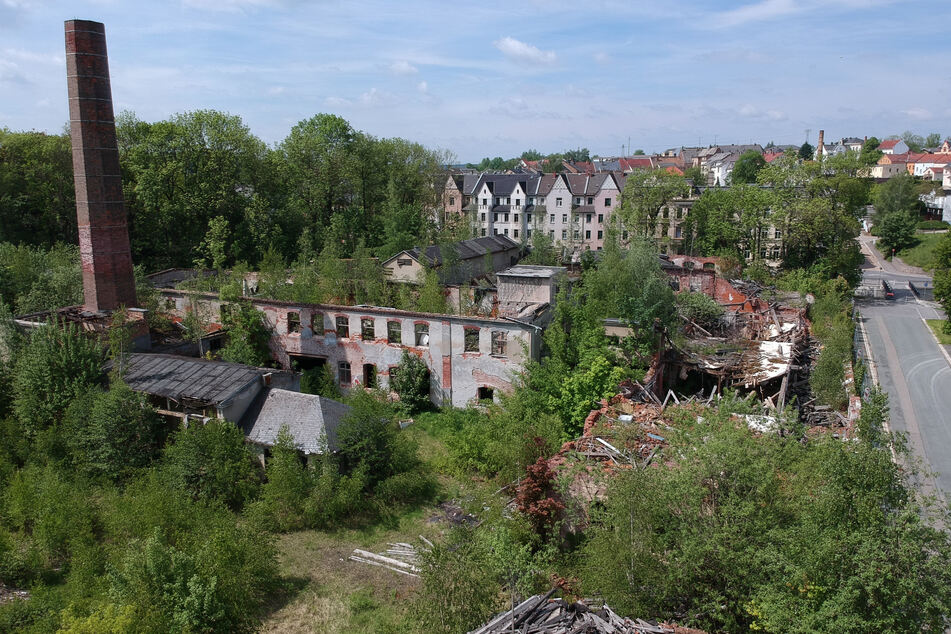 2019: Für die Stadt Werdau war die Brache der B+U Tuchfabrik am Platz der Solidarität ein Schandfleck aus Ziegeln und Stahl.