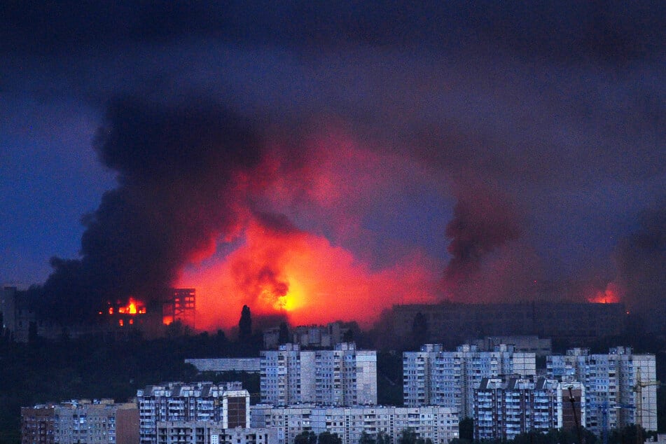 Bei russischen Drohnenangriffen in der Nacht zum Sonntag wurden unter anderem das Gebiet Kiew und die Stadt Charkiw schwer getroffen.