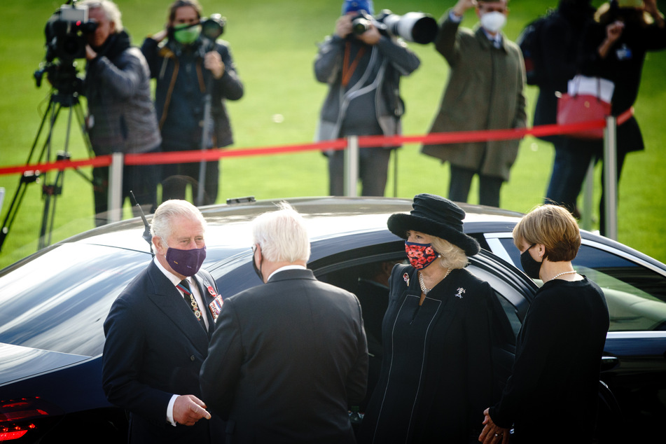 Prinz Charles (l.) und seine Ehefrau Camilla (2.v.r.) sind zu Gast in Berlin.
