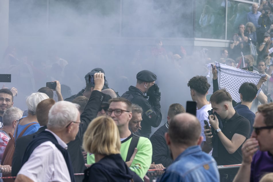 Rauch bei der SPD-Abschlusskundgebung in Duisburg.