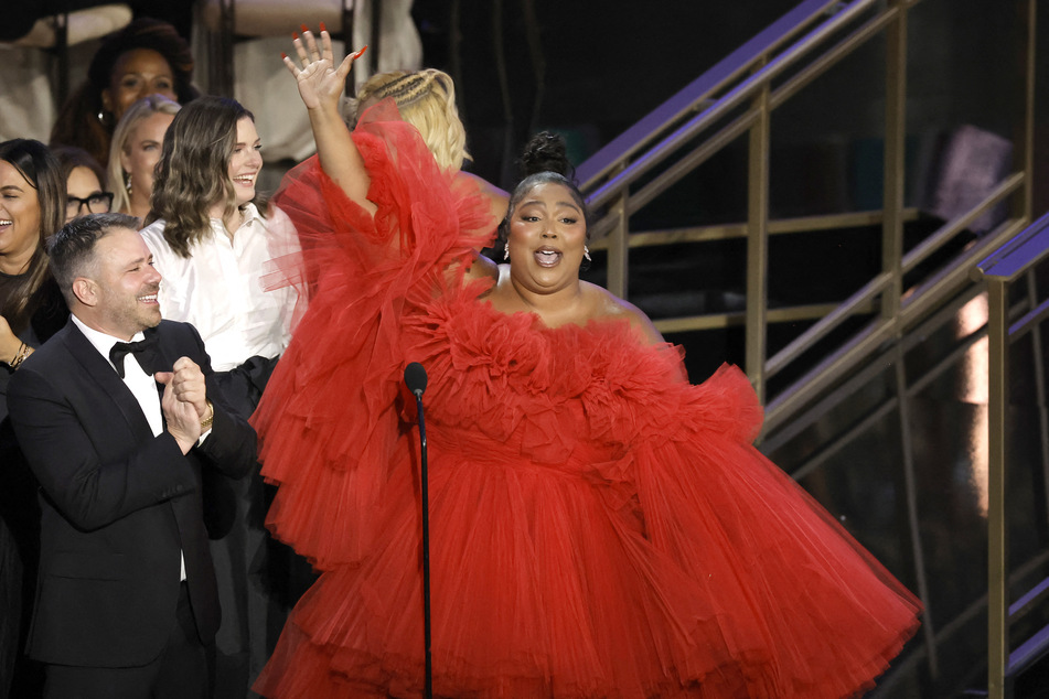 In her Emmy acceptance speech, the Juice singer shed tears and dedicated the win to her dancers.