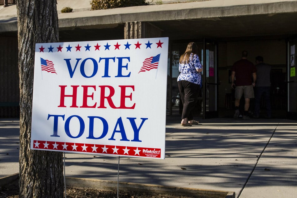 A sign leading to a polling station.