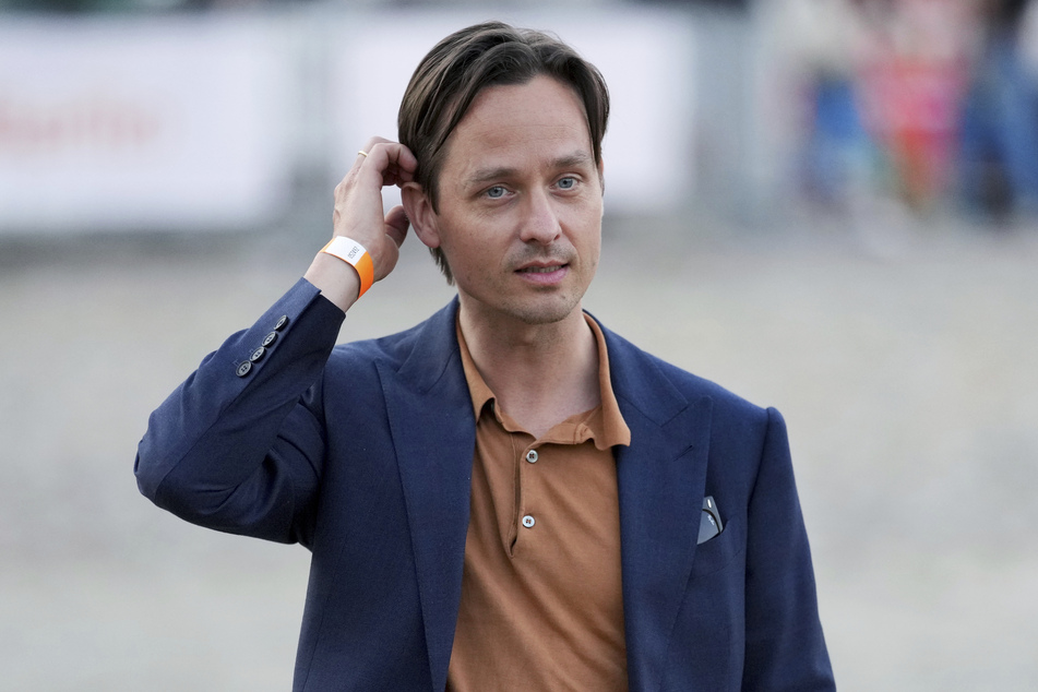 Tom Schilling (41) spielt die Hauptrolle in "Fabian oder Der Gang vor die Hunde". Die Literaturverfilmung läuft am Ostermontag im ZDF.