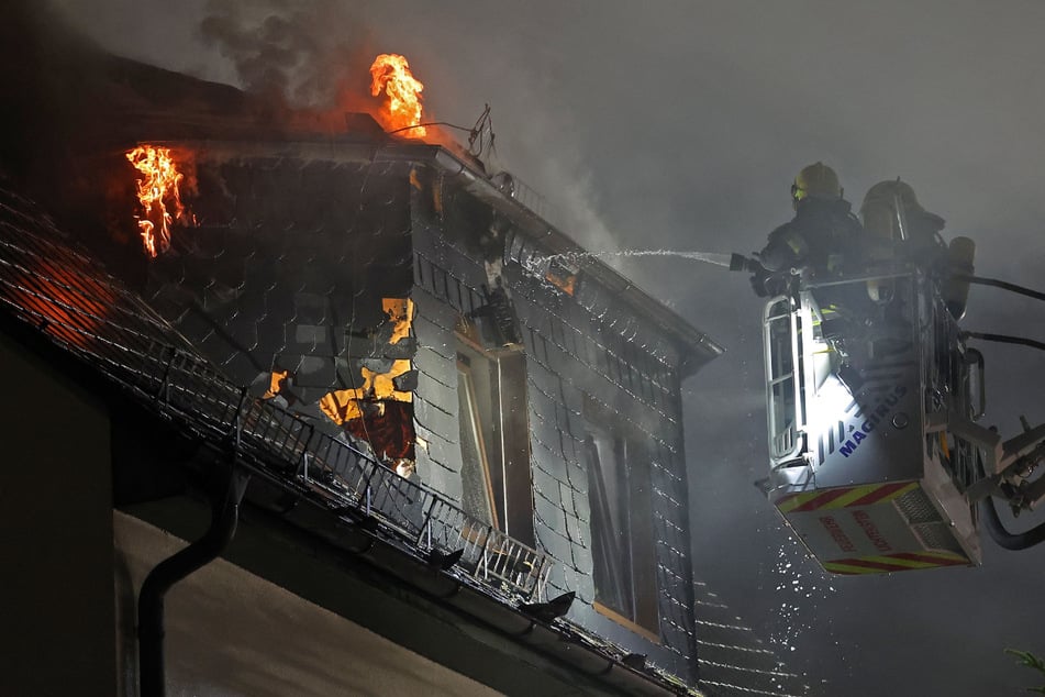 500.000 Euro Schaden: Flammen zerstören Wohnhaus im Landkreis Zwickau