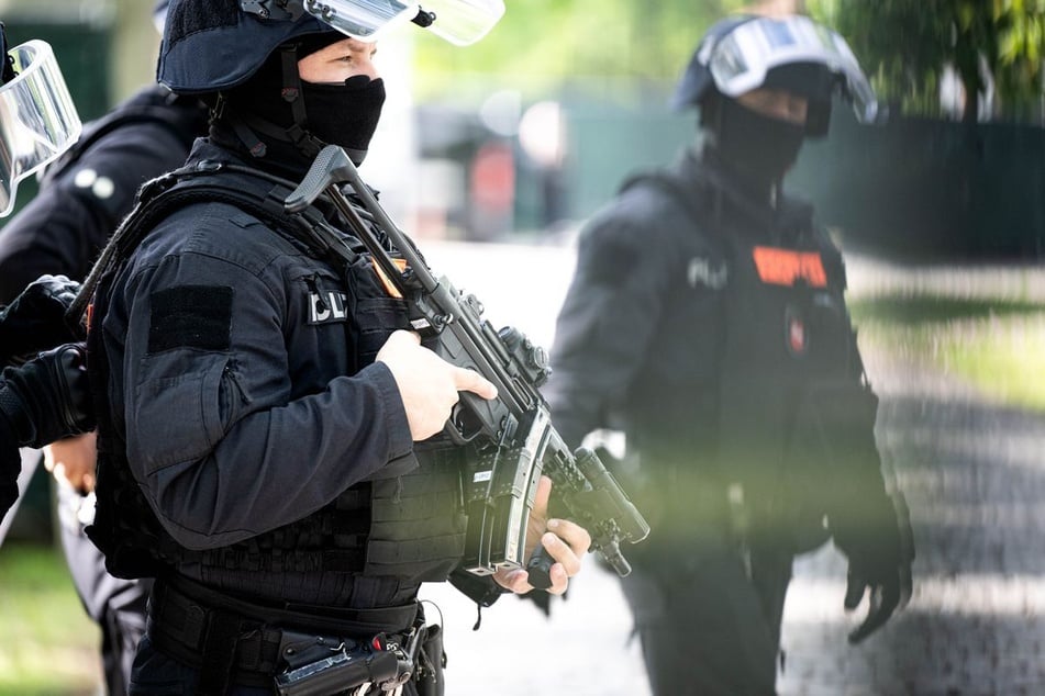 Fünf Jahre nach Überfall in Köln: Drei Verdächtige bei Großrazzia verhaftet