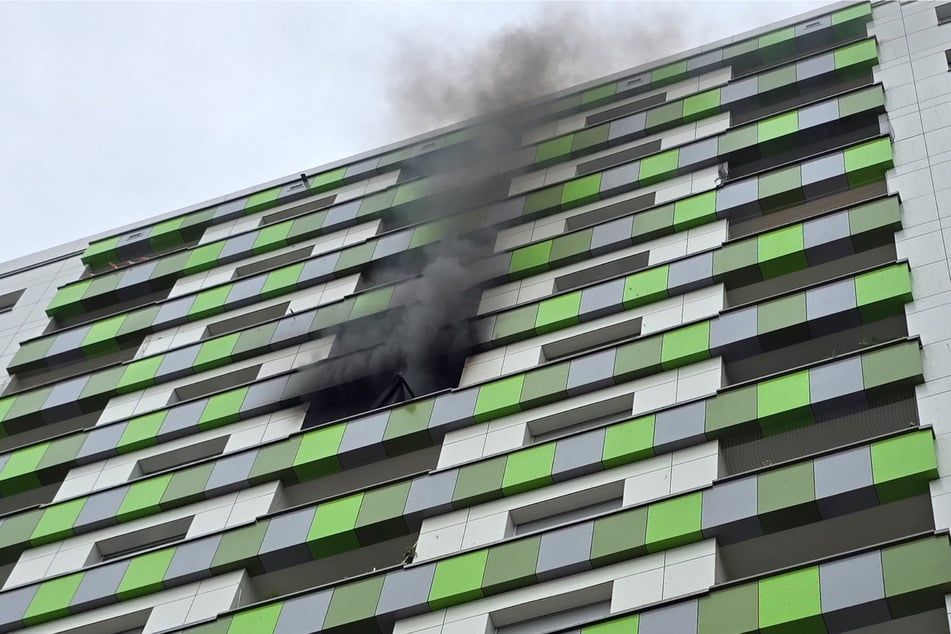 Der Brand war auf einem Balkon im 13. Geschoss ausgebrochen.