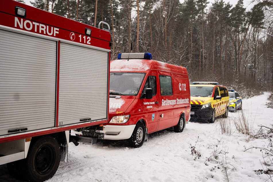 Beim Eintreffen der Einsatzkräfte war der Mann im Fahrzeuginneren bereits tot.