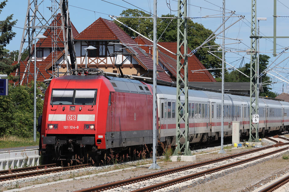 Züge werden erst in der Entfernung von circa 100 Metern bewusst wahrgenommen, warnt Polizeihauptkommissar Holger Jureczko.