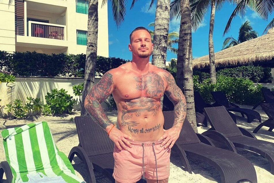 Auf Instagram zeigt der 34-Jährige gerne seine Tattoos.