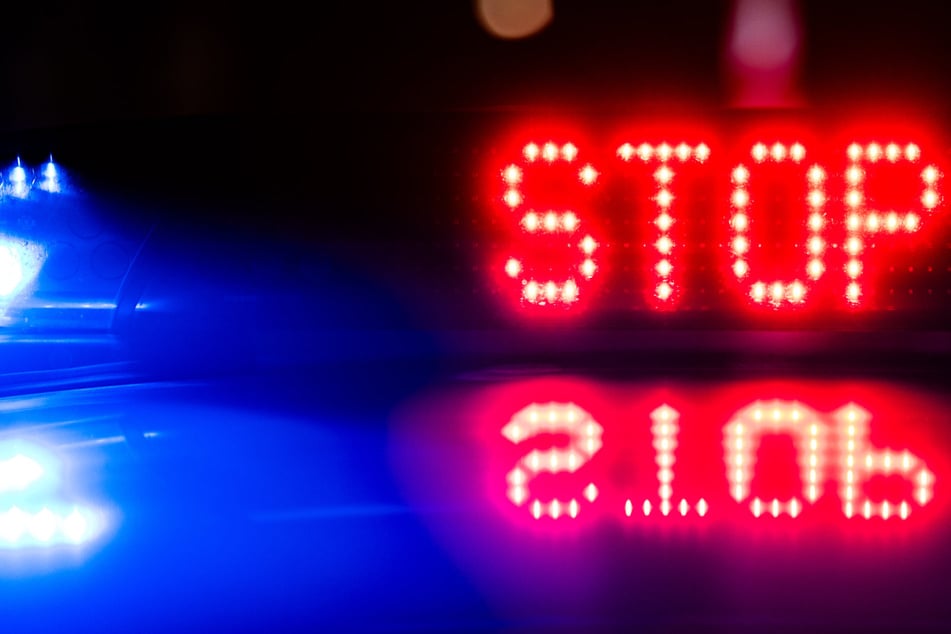 Flucht vor Kontrolle: Autofahrer will sich mit 200 km/h in die nächste Stadt retten