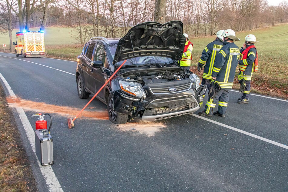 Auch der Ford war nach dem Unfall nicht mehr fahrbereit.