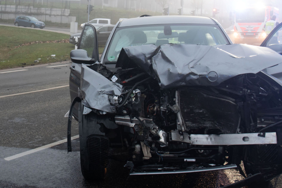Das Foto zeigt eines der beiden an dem Unfall beteiligten Autos.