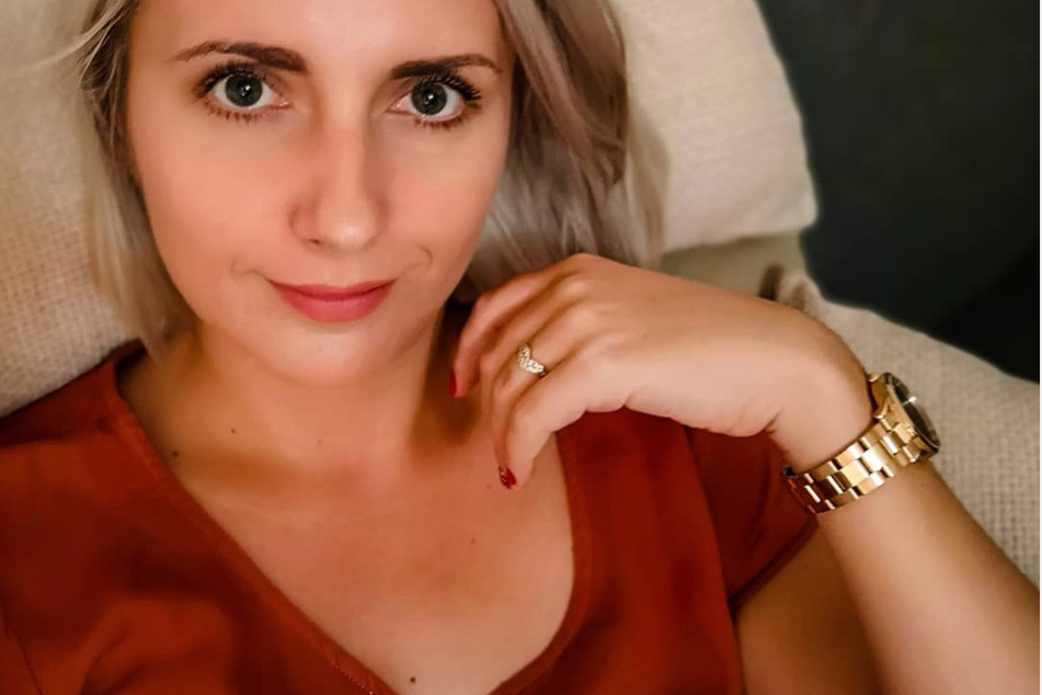 Dass sie im 6. Schwangerschaftsmonat in den Urlaub fliegt, können nicht alle Fans von Anna verstehen.