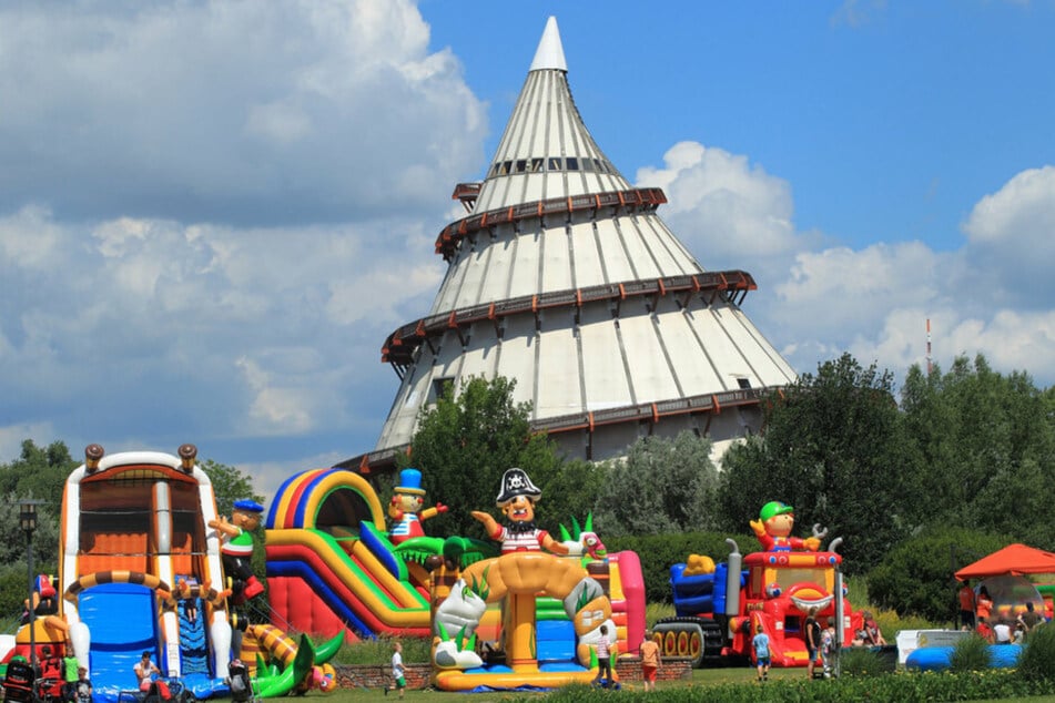 Im Elbauenpark findet eine Schatzsuche statt. Bis Ostermontag können Eier mit Buchstaben darauf gesucht werden, die ein Lösungswort ergeben. (Symbolbild)