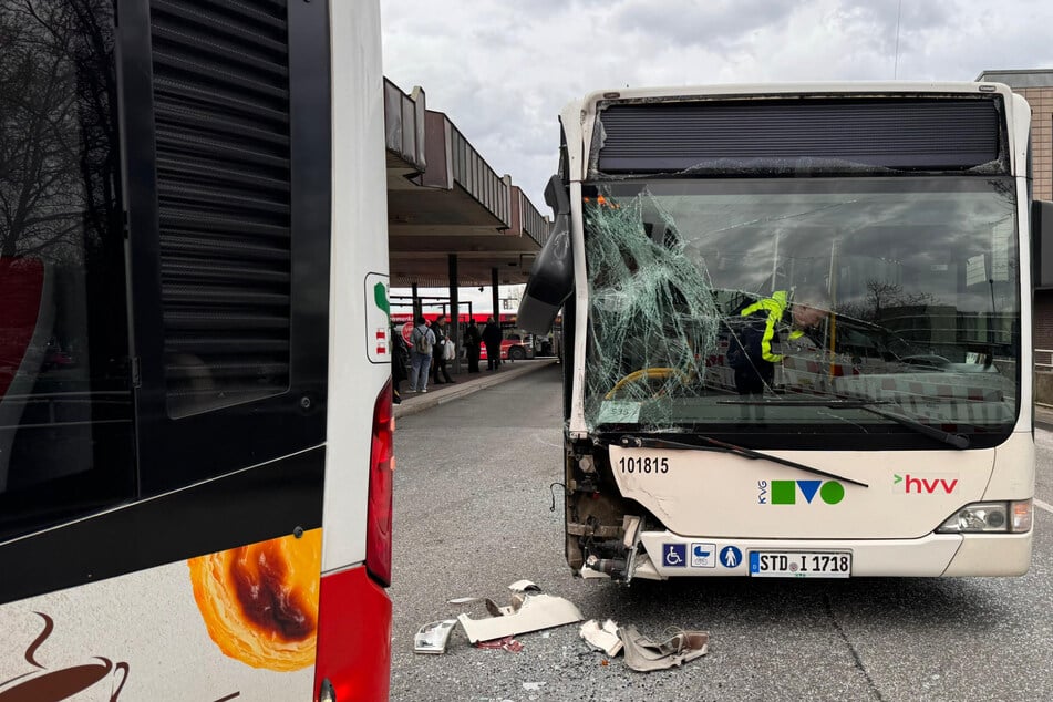 Busunfall in Hamburg: Vier Personen verletzt