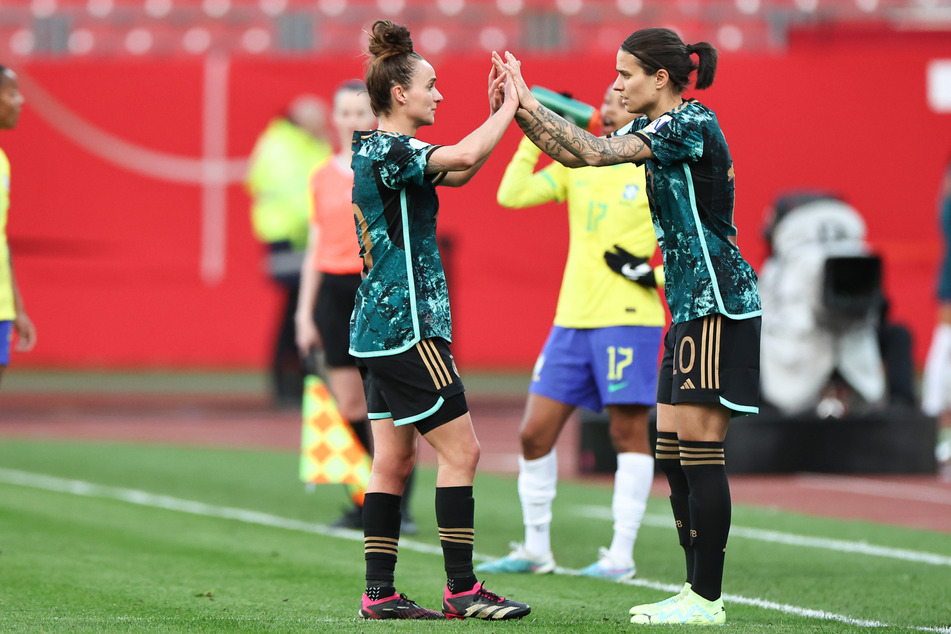 Dzsenifer Marozsan (r.) kam in Nürnberg zu ihrem letzten Auftritt im DFB-Dress.