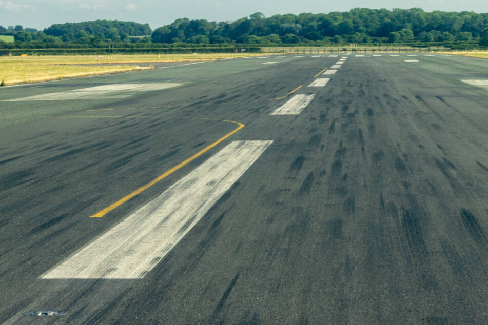 Drama auf Flugplatz: 24-Jähriger stirbt bei Autorennen