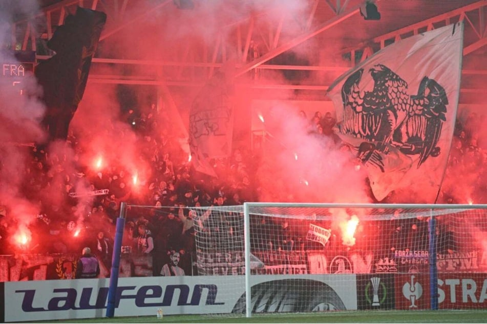 Nach dem Ausschluss der SGE-Fans für die Conference-League-Partie in Aberdeen könnte nun auch in Deutschland durch mögliche Kollektivstrafen des Deutschen Fußball-Bunds Ärger drohen.