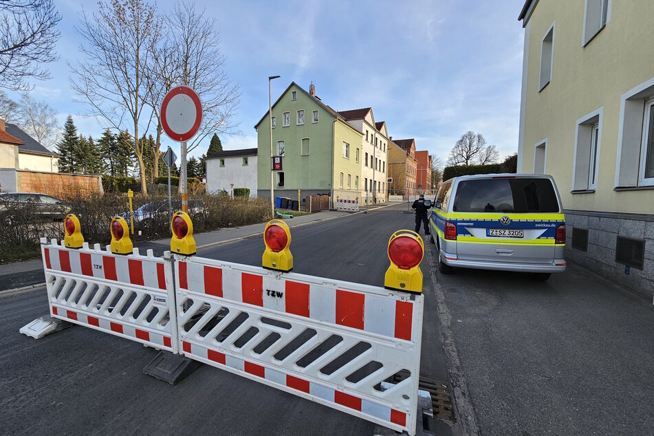Aufgrund des einsturzgefährdeten Hauses musste die Olzmannstraße gesperrt werden.