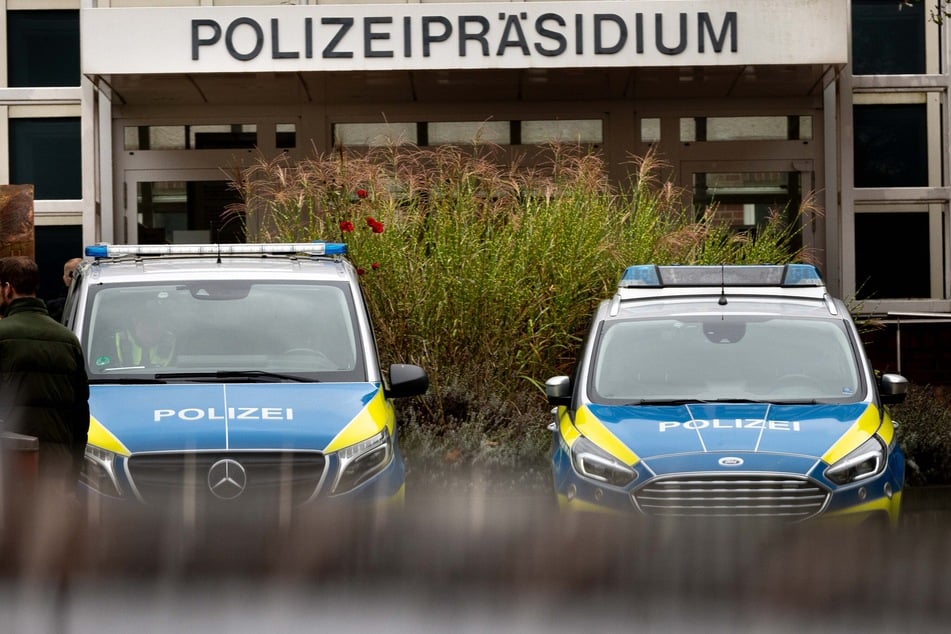 Nach dem tödlichen Feuer in einem Dortmunder Mehrfamilienhaus hat die Polizei Ermittlungen zur Ursache aufgenommen. (Archivbild)