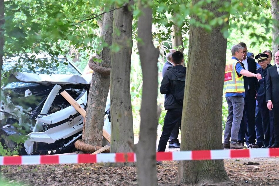 Ein Mann raste am Samstagabend in eine Personengruppe in Berlin.