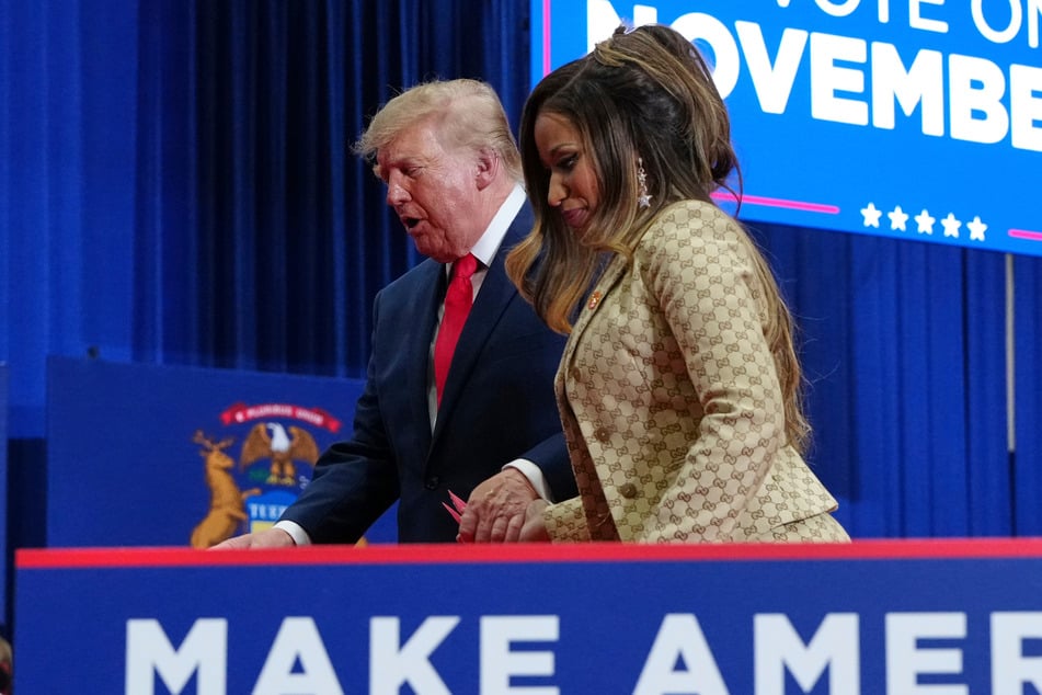 Die "Starships"-Sängerin und der US-Präsident gehen im Vorfeld der Midterms gemeinsam auf Stimmenfang.