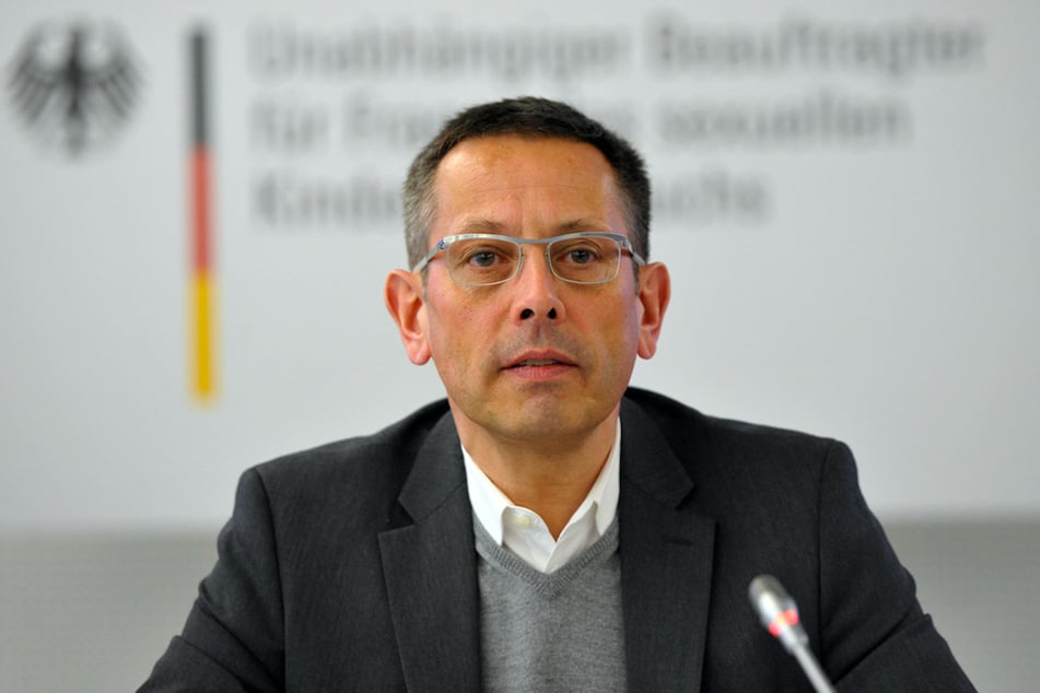 Der Missbrauchsbeauftragte der Bundesregierung, Johannes-Wilhelm Rörig, spricht während einer Pressekonferenz.