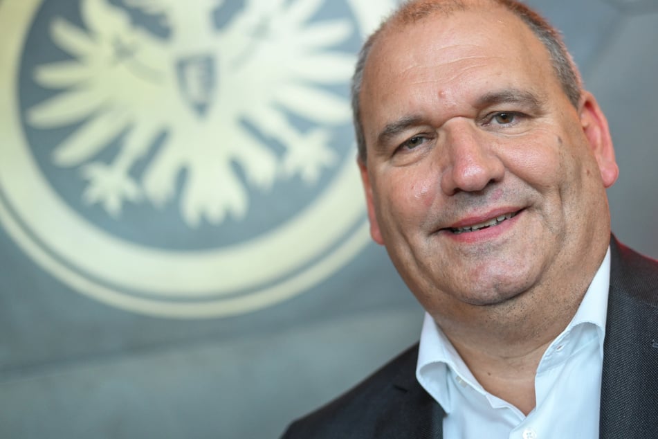 Mathias Beck (54), der Präsident von Eintracht Frankfurt, hat scharfe Kritik am Verhalten einiger Fans geäußert.