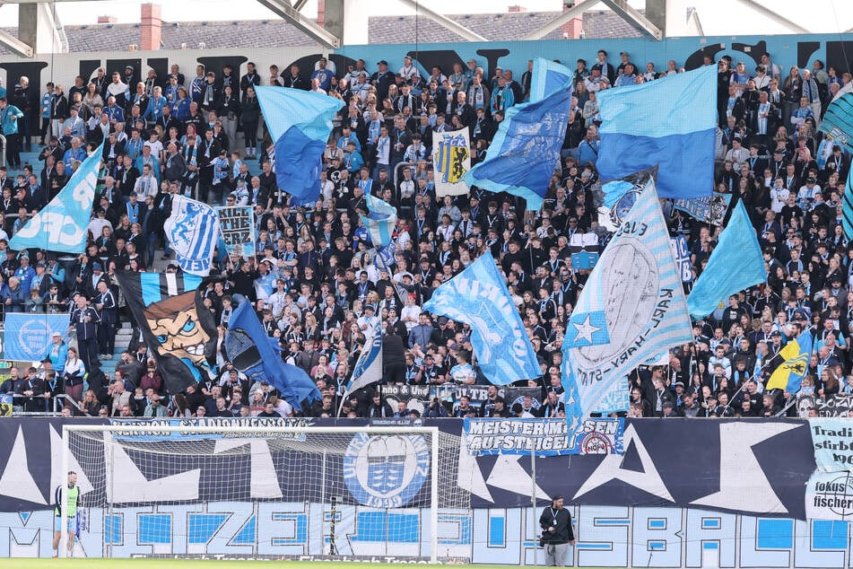 Das Stadion war voll: Über 7000 Zuschauer verfolgten das Bezirksderby.